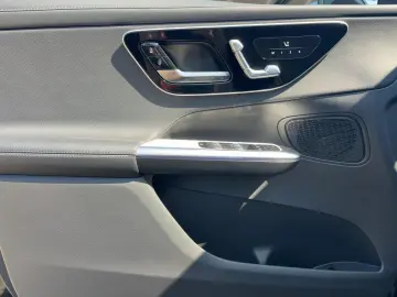 MERCEDES-BENZ GLC 200 AMG Premium PanoD KeyG 360 Dig…