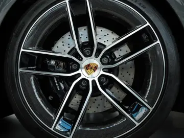 PORSCHE 911 Targa 4 GTS SPORT-CHRONO MATRIX LIFT BOSE 21