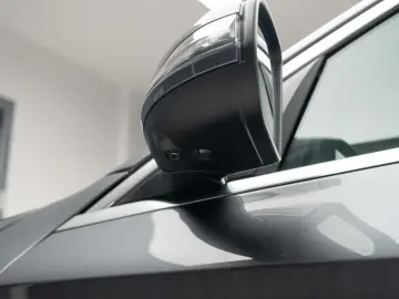 Mercedes-Benz C 63 AMG V8