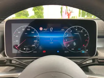 MERCEDES-BENZ CLE 300 4M AMG Line Navi Distronic Kam…