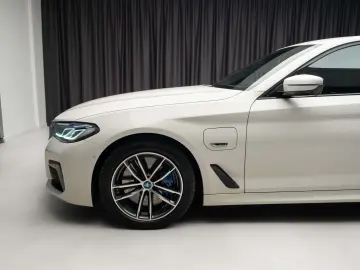 BMW 545 e xDrive   M pachet   H&K   360   Laser