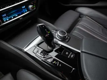BMW 545 e xDrive   M pachet   H&K   360   Laser