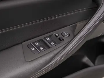 BMW 545 e xDrive   M pachet   H&K   360   Laser
