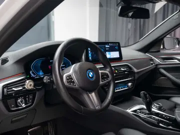 BMW 545 e xDrive   M pachet   H&K   360   Laser