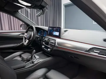 BMW 545 e xDrive   M pachet   H&K   360   Laser