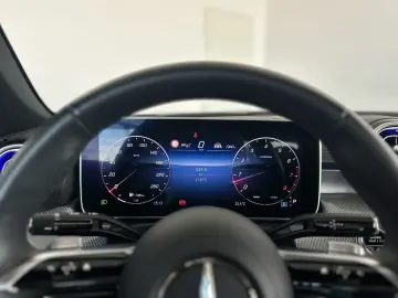 MERCEDES-BENZ CLE 300 4Matic AMG Line PANO 360 BURM ACC SBL