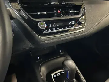 TOYOTA Corolla 2.0 Hybrid Touring Sports Business Editi