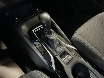 TOYOTA Corolla 2.0 Hybrid Touring Sports Business Editi