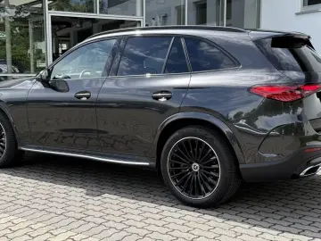 MERCEDES-BENZ GLC 200 4MATIC AMG PANO BURM 360