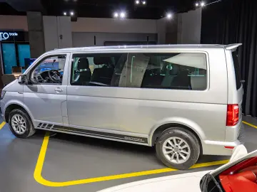 Volkswagen Caravelle Comfortline 2.0TDI DSG 8 1