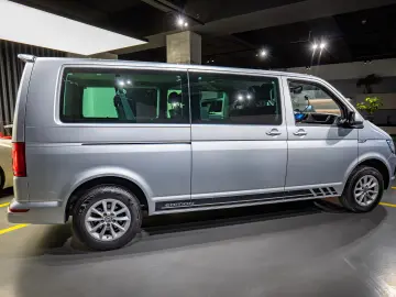 Volkswagen Caravelle Comfortline 2.0TDI DSG 8 1