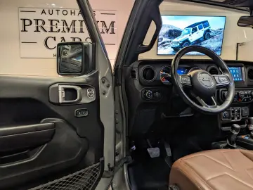 JEEP Wrangler Unlimited 2.0L Turbo ARMY STYLE SKY-TOP