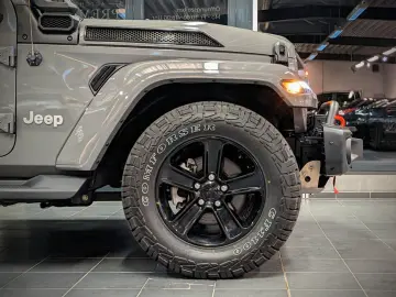 JEEP Wrangler Unlimited 2.0L Turbo ARMY STYLE SKY-TOP