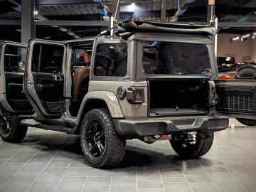 JEEP Wrangler Unlimited 2.0L Turbo ARMY STYLE SKY-TOP