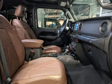 JEEP Wrangler Unlimited 2.0L Turbo ARMY STYLE SKY-TOP