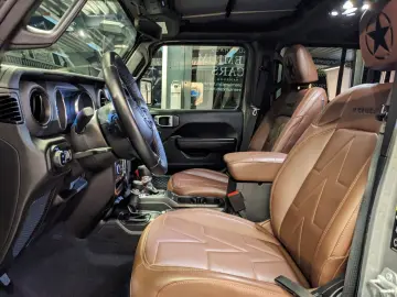 JEEP Wrangler Unlimited 2.0L Turbo ARMY STYLE SKY-TOP