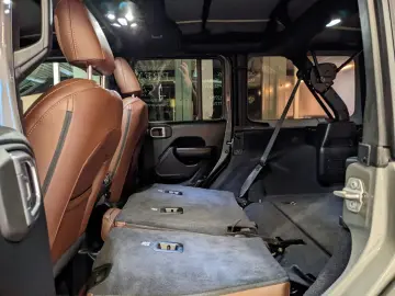 JEEP Wrangler Unlimited 2.0L Turbo ARMY STYLE SKY-TOP