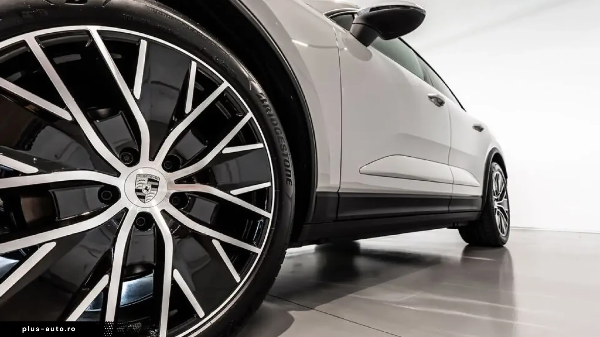 Porsche Macan 4 Electric PANO BOSE