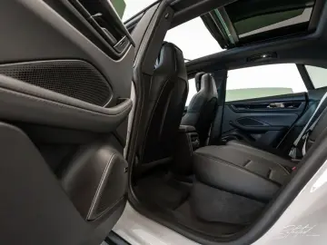 Porsche Macan 4 Electric PANO BOSE