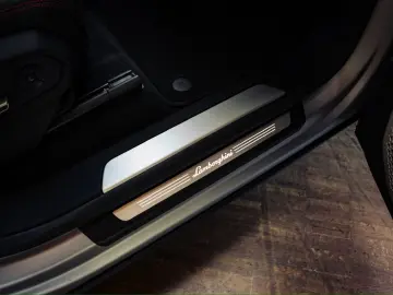 LAMBORGHINI Urus SE AKRAPOVIC  MASSAGE  NIGHT VISION  PPF