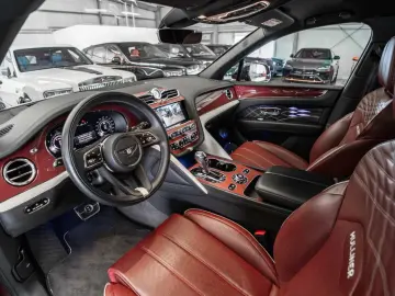 BENTLEY Bentayga 4.0 V8 EWB Mulliner New Model