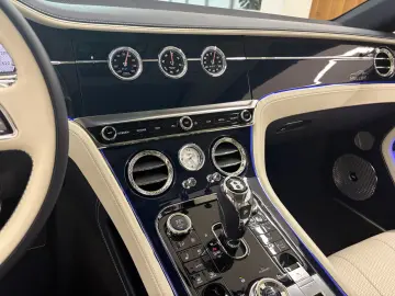 BENTLEY Continental GT Mulliner V8