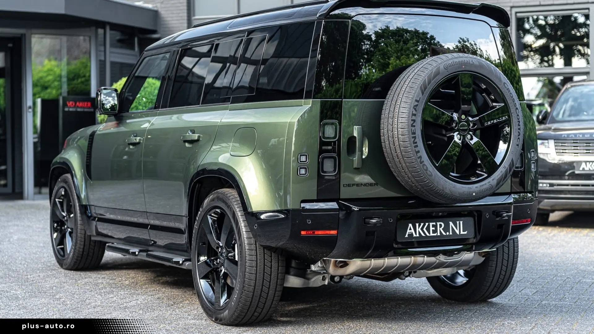 Land Rover Defender 110 P300e X-Dynamic