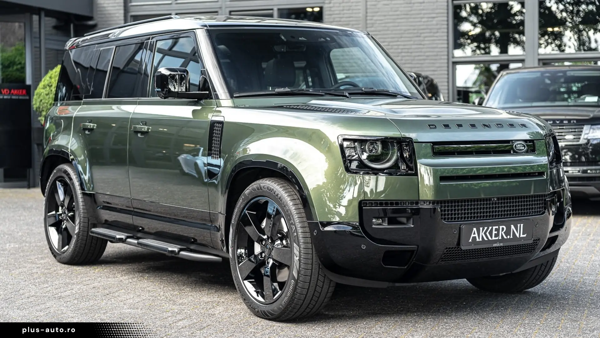 Land Rover Defender 110 P300e X-Dynamic