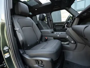 Land Rover Defender 110 P300e X-Dynamic