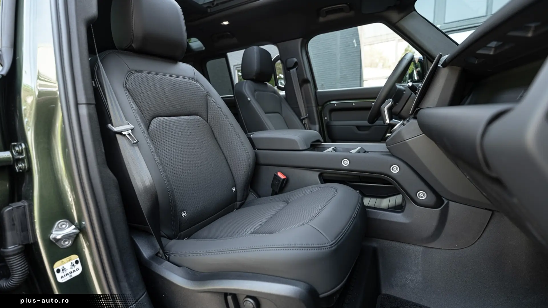 Land Rover Defender 110 P300e X-Dynamic