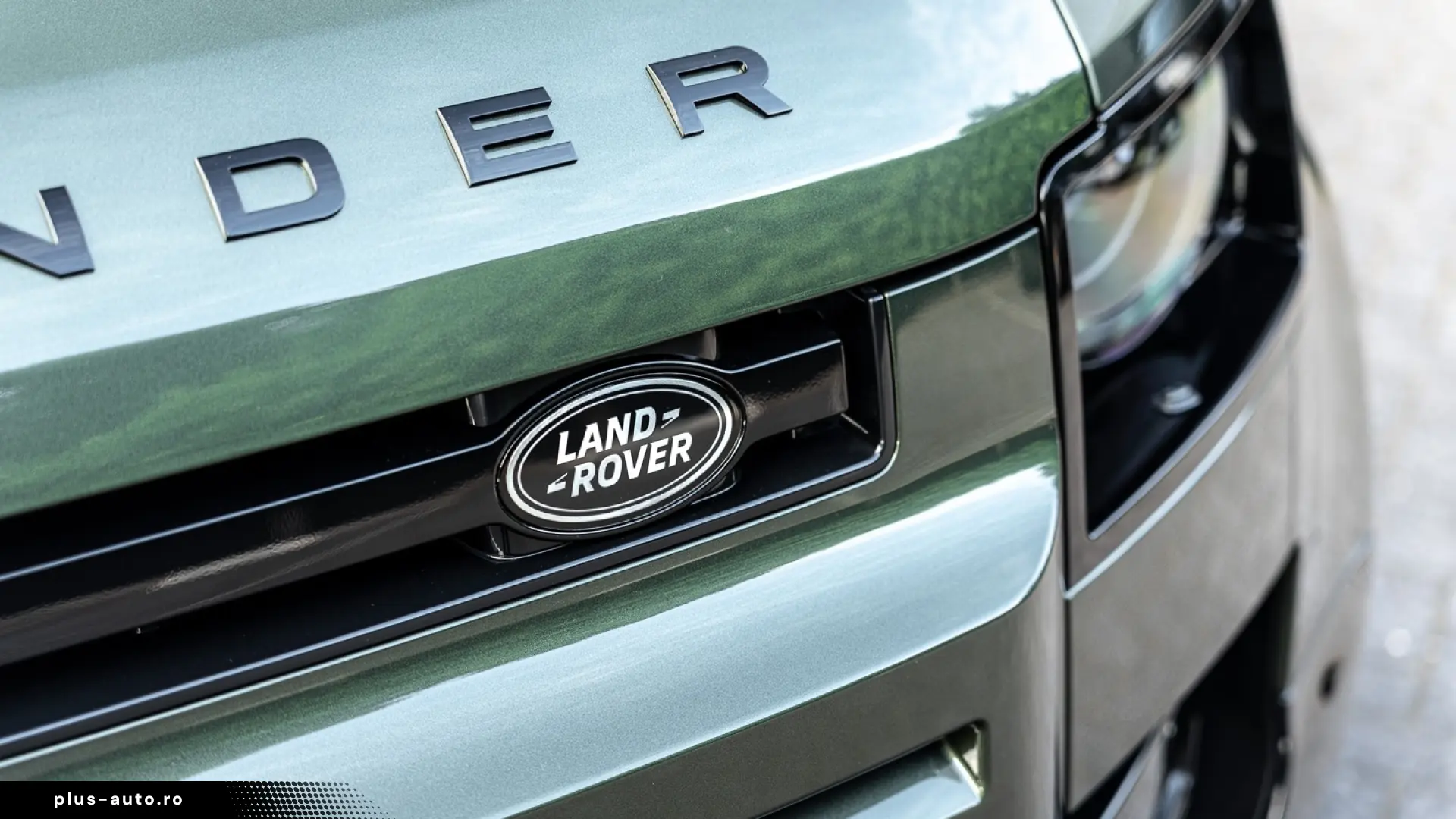 Land Rover Defender 110 P300e X-Dynamic