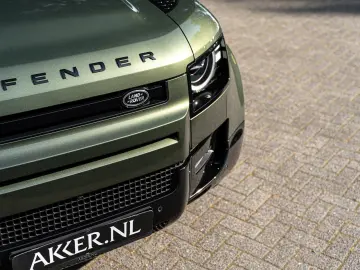 Land Rover Defender 110 P300e X-Dynamic
