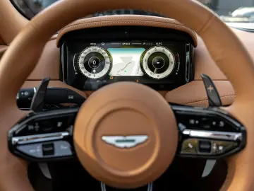 Aston Martin DB12 Volante 2025