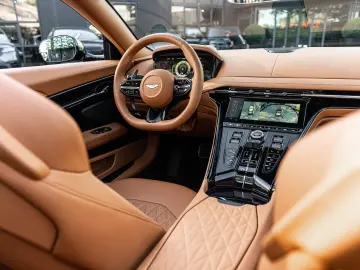 Aston Martin DB12 Volante 2025