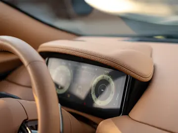 Aston Martin DB12 Volante 2025