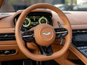 Aston Martin DB12 Volante 2025