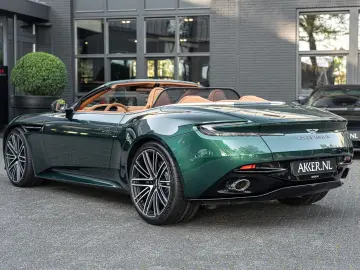 Aston Martin DB12 Volante 2025