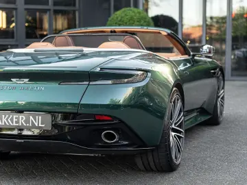 Aston Martin DB12 Volante 2025