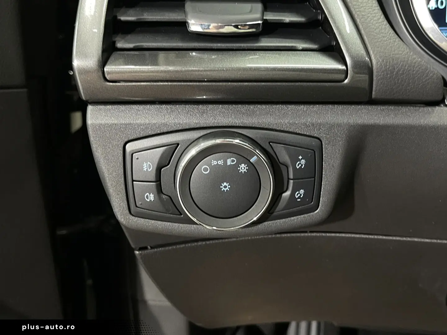 FORD Mondeo 2022 — imagine 19
