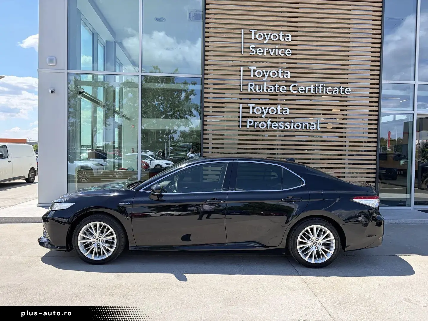 Toyota Camry Exclusive