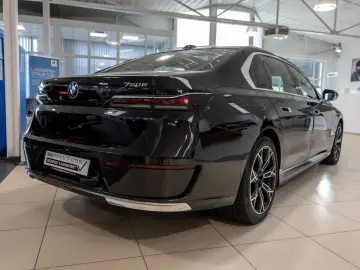 BMW 750e xDrive Design Pure Excellence PANO LED ACC