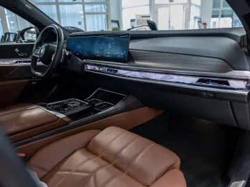 BMW 750e xDrive Design Pure Excellence PANO LED ACC
