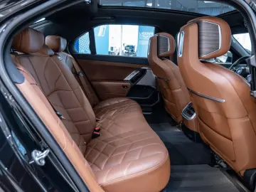 BMW 750e xDrive Design Pure Excellence PANO LED ACC