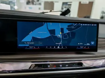 BMW 750e xDrive Design Pure Excellence PANO LED ACC