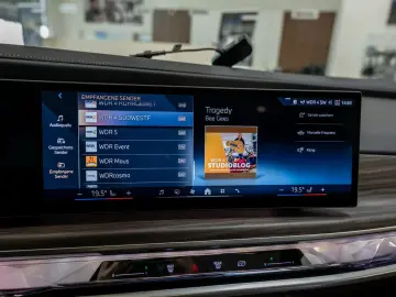 BMW 750e xDrive Design Pure Excellence PANO LED ACC