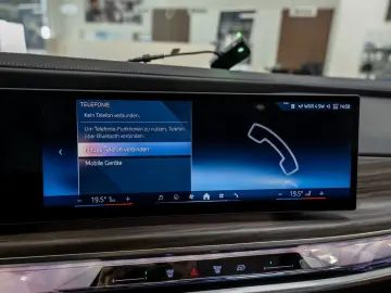 BMW 750e xDrive Design Pure Excellence PANO LED ACC