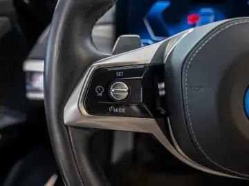 BMW 750e xDrive Design Pure Excellence PANO LED ACC