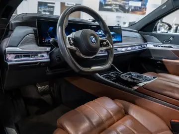 BMW 750e xDrive Design Pure Excellence PANO LED ACC