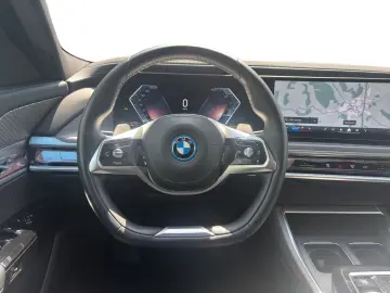 BMW 750e xDrive Limousine Executive Drive Pro PanGSD