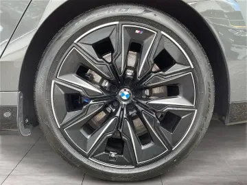 BMW M760e xDrive M Performance Paket-Klima Akustik P